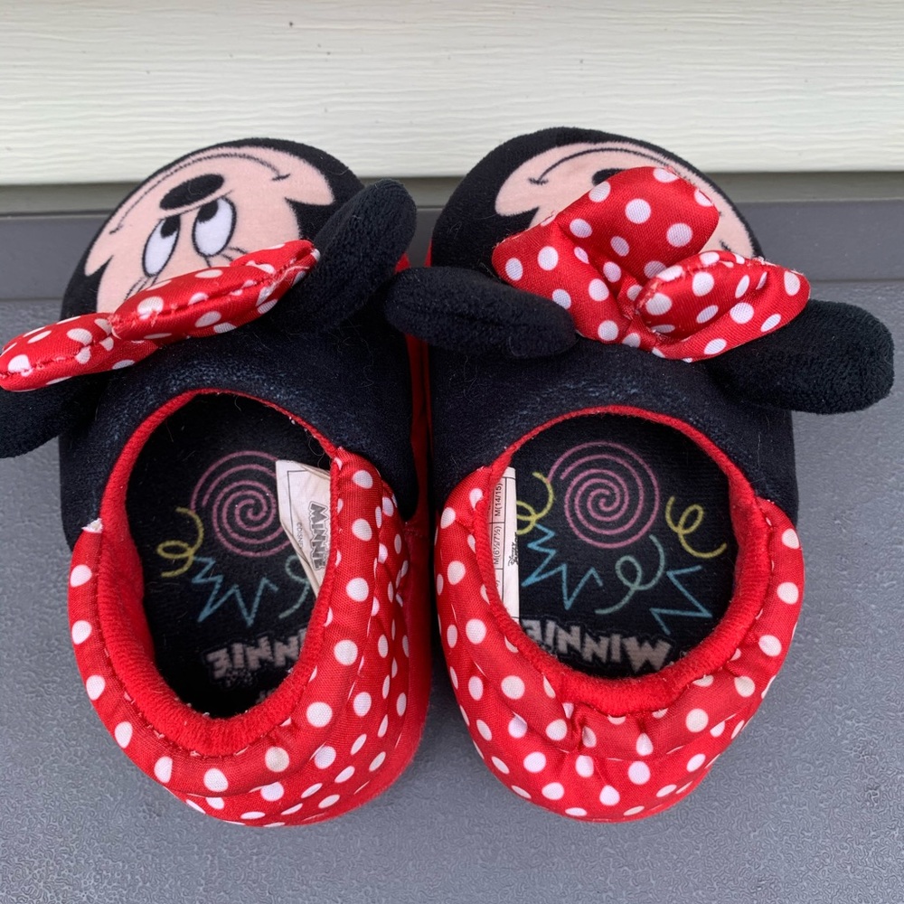 Minnie Mouse Slippers 🎀 - Picture 2 of 4